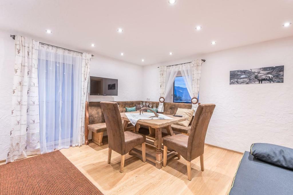 Haus Moesenlechner Appartement Maishofen Buitenkant foto